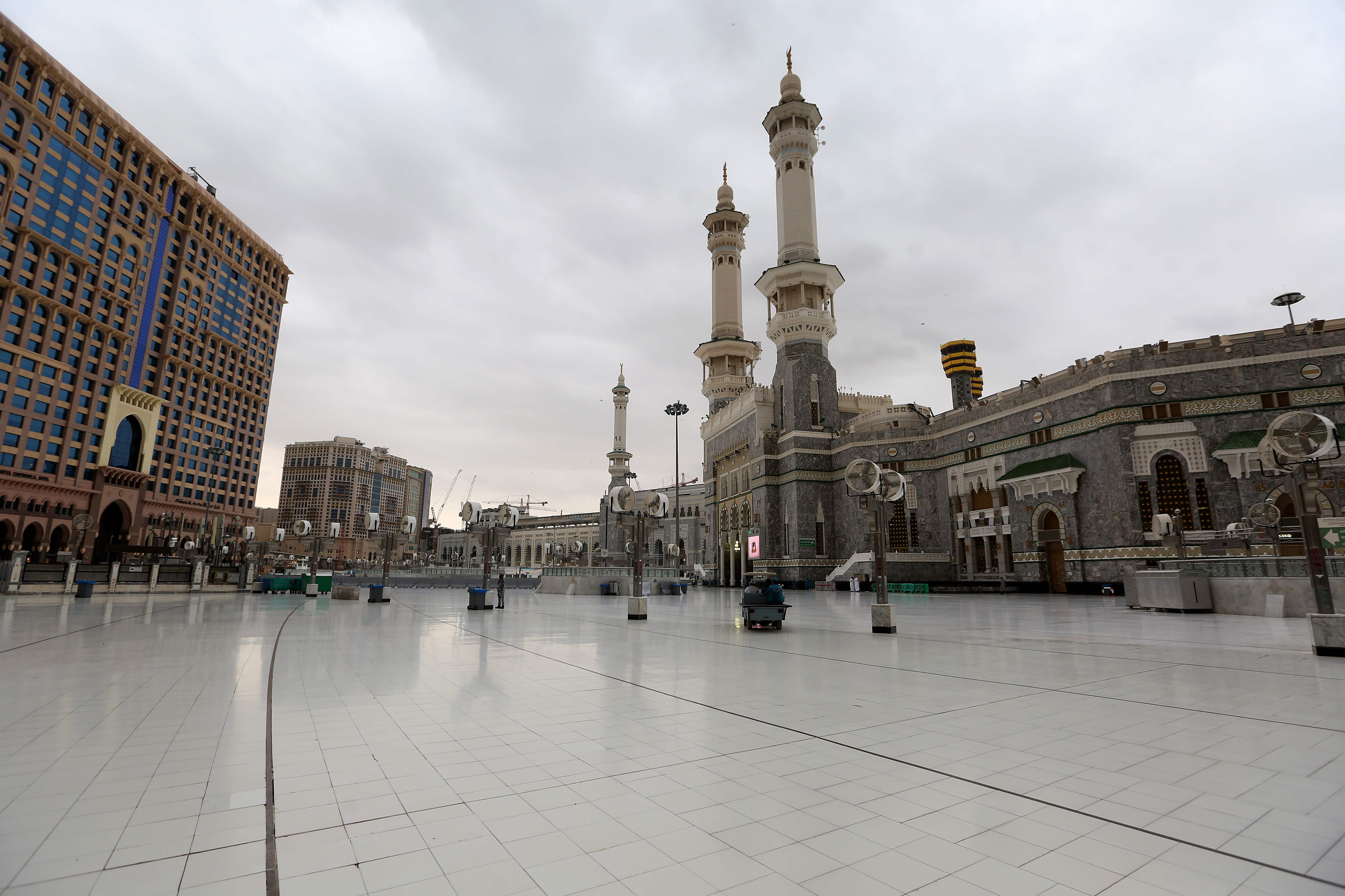 بەوێنە: چۆڵیی کەعبە لە یەکەم رۆژی حەجدا ناخهەژێنە بۆ موسڵمانان 